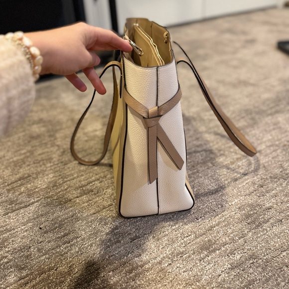 Kate Spade Beige and White Tote Bag - Picture 2 of 8